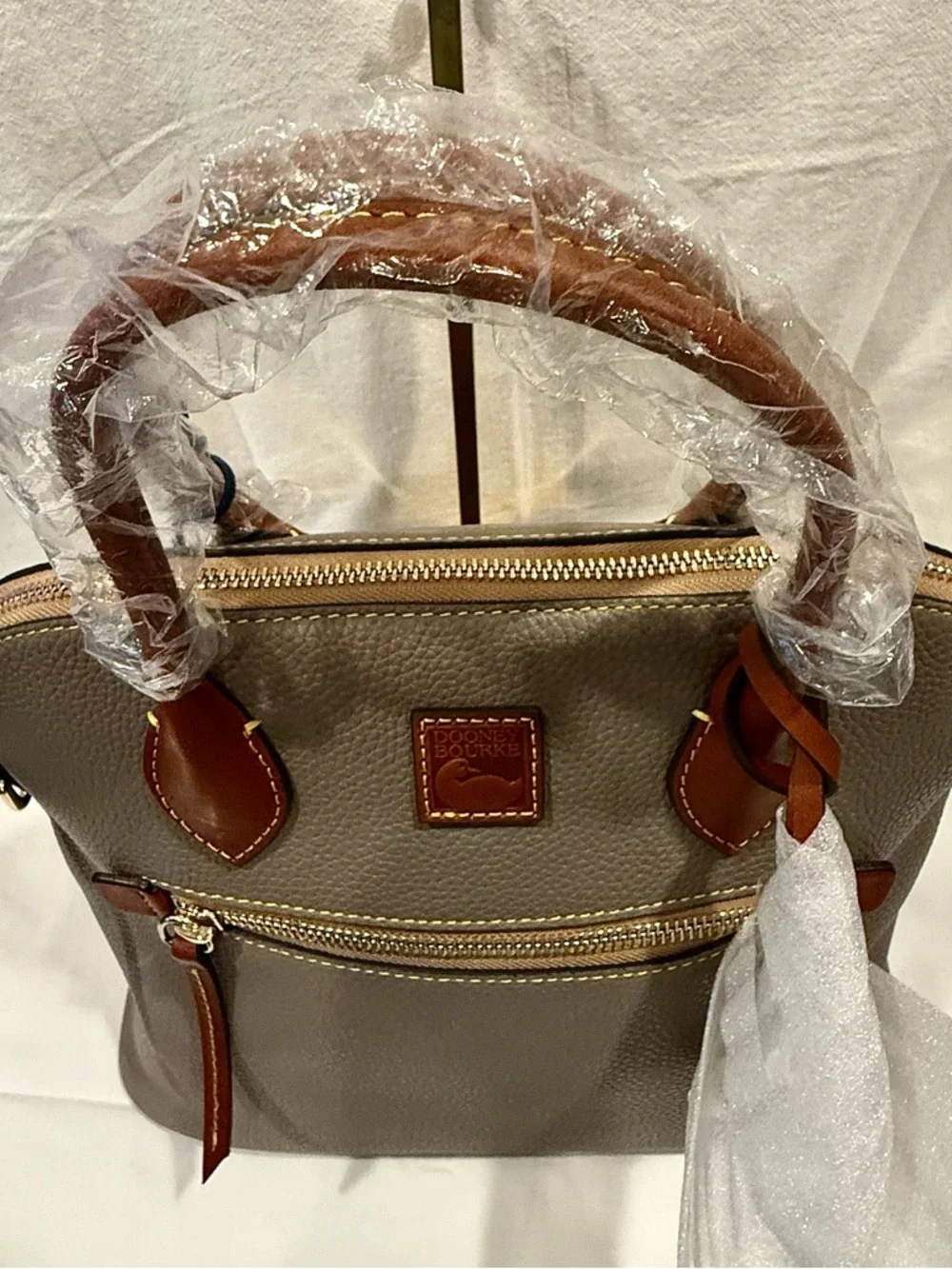 NWT Dooney & Bourke Pebbled Grain Taupe Leather Domed Satchel. - Picture 10 of 10